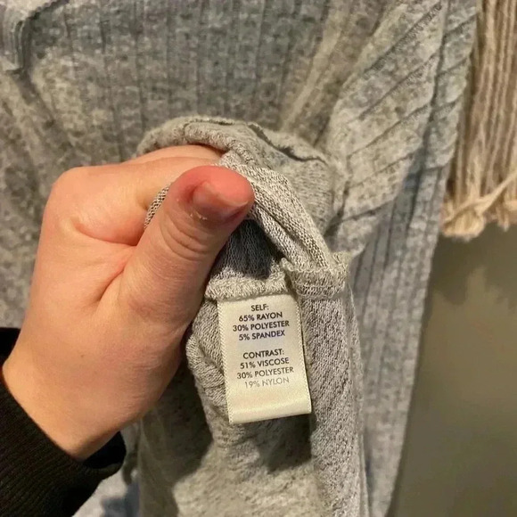 BKE GRAY TEXTURE LAYERED SWEATER SIZE M - Picture 2 of 4